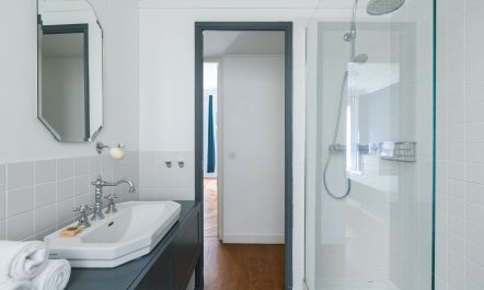 Monochrome Sleek 6