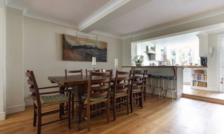 Kensington Charmer 7