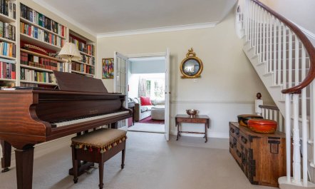 Kensington Charmer 8