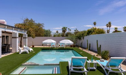 Stardust Poolhouse