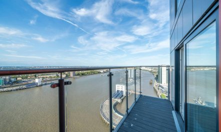 Thames Charm 1
