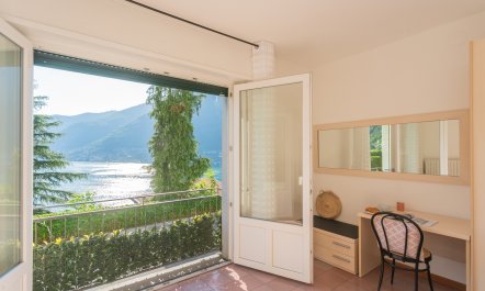 Pognana Lake Window 8