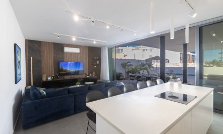 Pearly Protaras 9