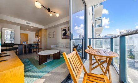 The Bright Side of Miami 5