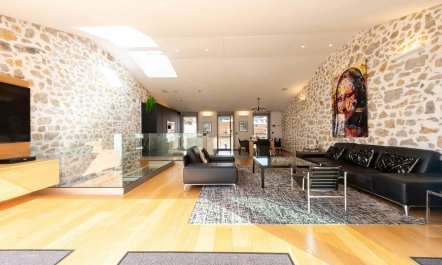 Mona's Place 3