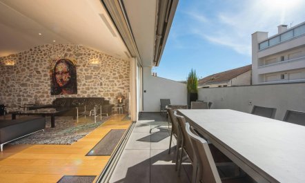 Mona's Place