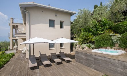Benaco Terrace Views 5