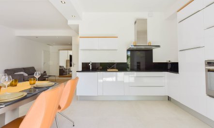 The Riviera Garden 8