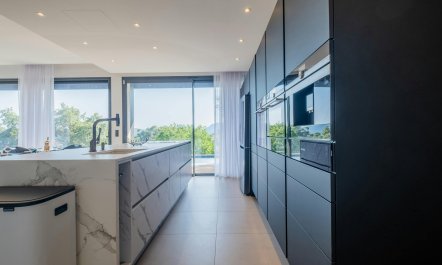 French Riviera Manor 7