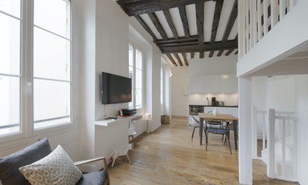 Saint Germain Charm 5