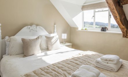 Painswick Charm 9
