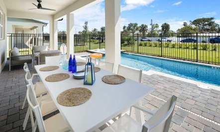 Ocean View Palm 3