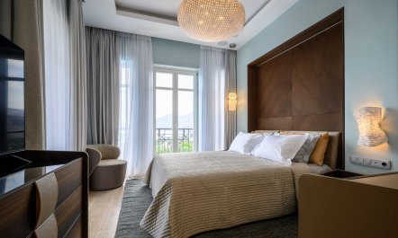 The Essence of Elounda 9