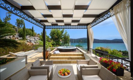 The Essence of Elounda 4