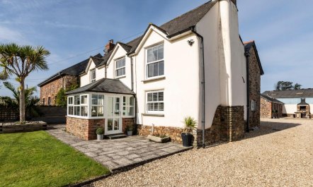 6 Bed in Bude 3
