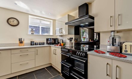 6 Bed in Bideford 8