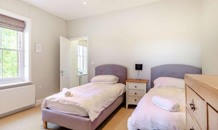 6 Bed in Thornham 9