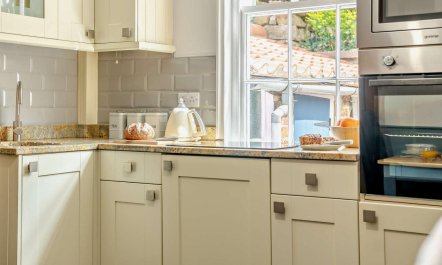 1 Bed in Robin Hoods Bay 6