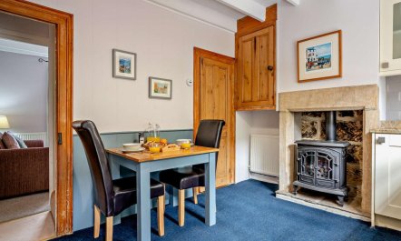 1 Bed in Robin Hoods Bay 7