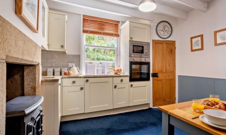 1 Bed in Robin Hoods Bay 4
