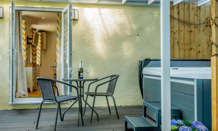 1 Bed in Godshill 2