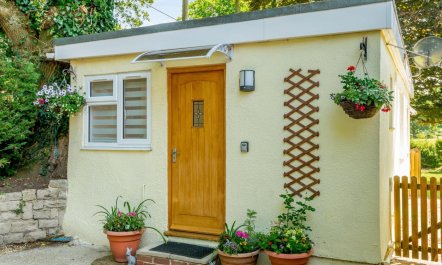 1 Bed in Godshill 3