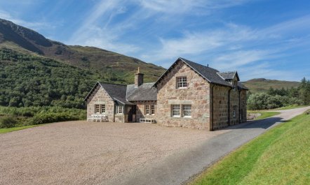 7 Bed in Near Laxford Bridge
