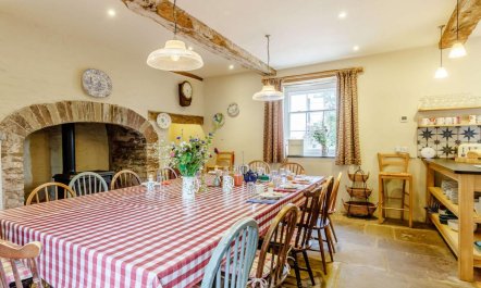 6 Bed in Brecon 5