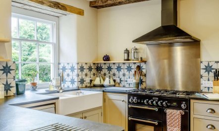 6 Bed in Brecon 8