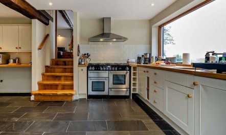 6 Bed in Brecon 9