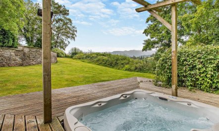 6 Bed in Brecon