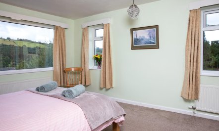 6 Bed in Brecon 8