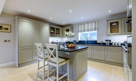 3 Bed in Shaw 4