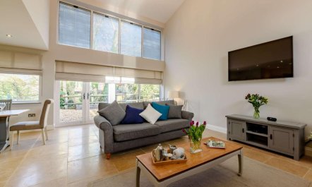 3 Bed in Shaw