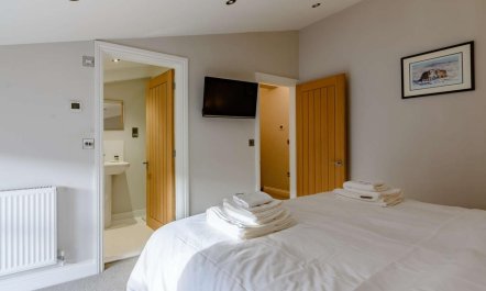 3 Bed in Shaw 9