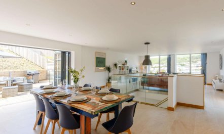 4 Bed in Kingsbridge 2