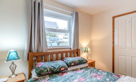 2 Bed in Solva 9