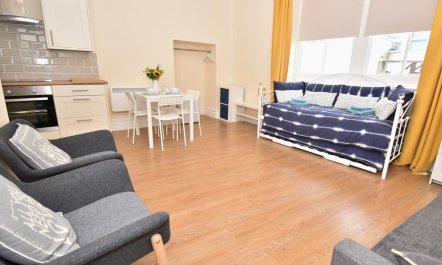 1 Bed in Tenby 1