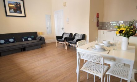 1 Bed in Tenby 2