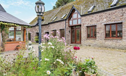 3 Bed in Brecon 2