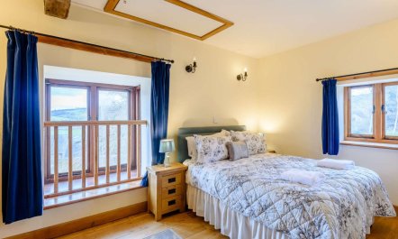 3 Bed in Newtown 6