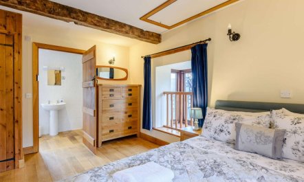 3 Bed in Newtown 7