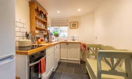 1 Bed in Abergavenny 9