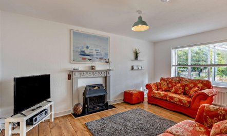 3 Bed in Aberdyfi 1