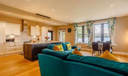2 Bed in Brampton 2