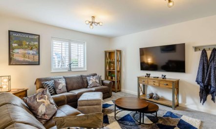 4 Bed in Hope Valley 9