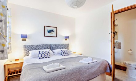 2 Bed in Malmesbury 8