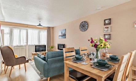 2 Bed in Pembroke 1