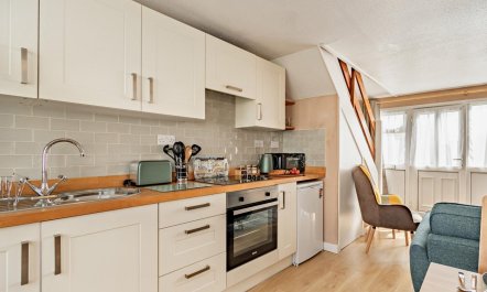 2 Bed in Pembroke 6