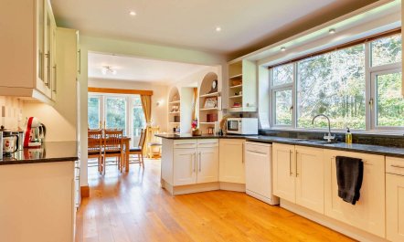 4 Bed in Peterborough 6